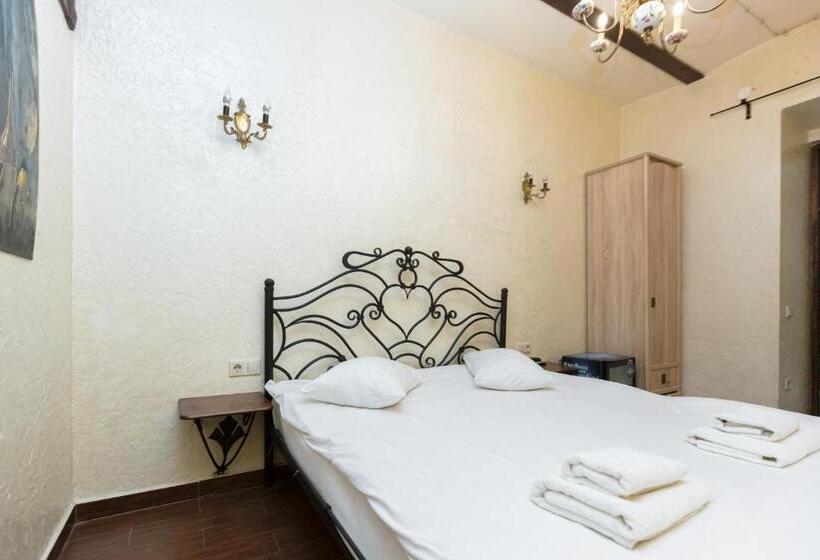 غرفة سوبيريور, Staryi Krakiv