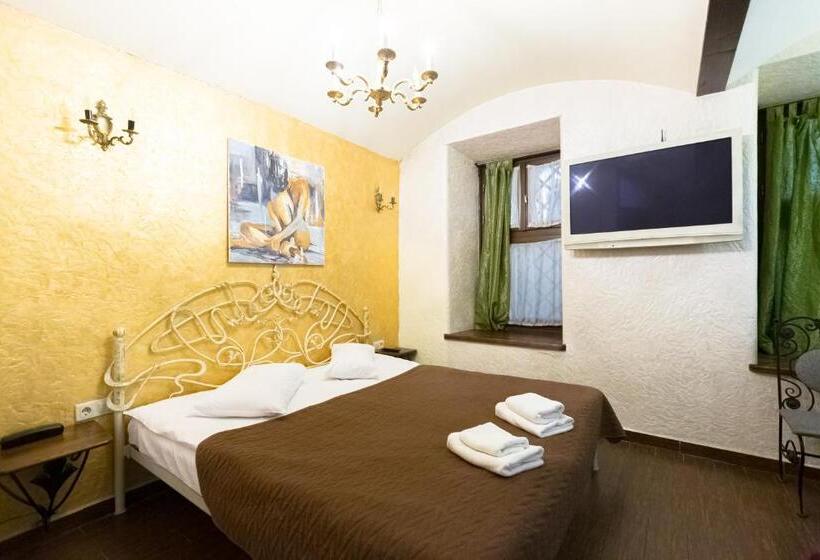 غرفة سوبيريور, Staryi Krakiv