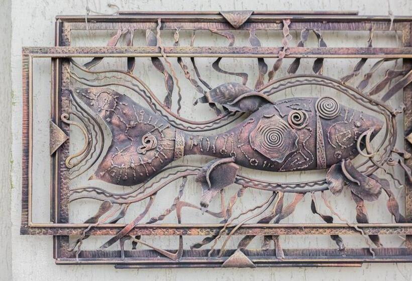 غرفة قياسية فردية, Staryi Krakiv