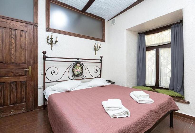 غرفة قياسية, Staryi Krakiv