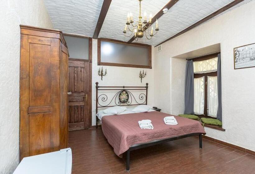 غرفة قياسية, Staryi Krakiv