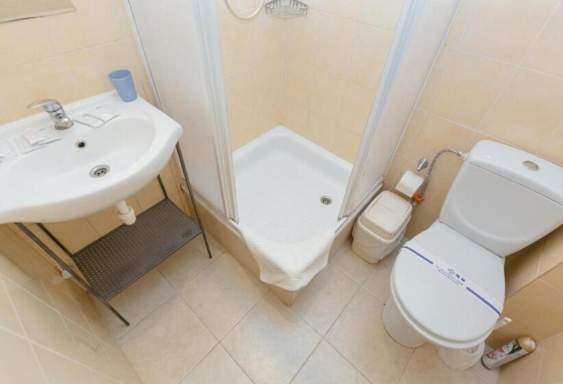 غرفة قياسية, Staryi Krakiv