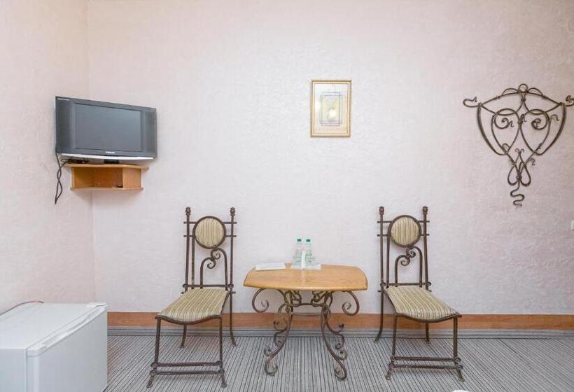 غرفة قياسية, Staryi Krakiv