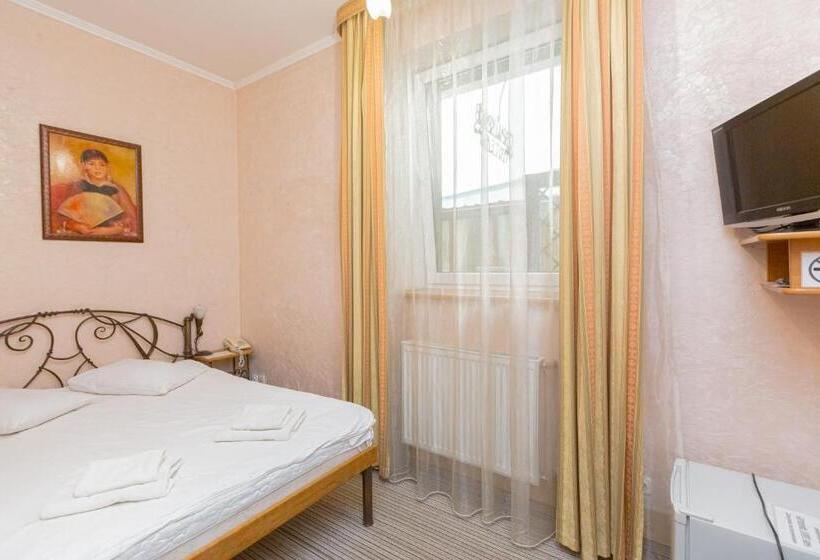 غرفة قياسية, Staryi Krakiv