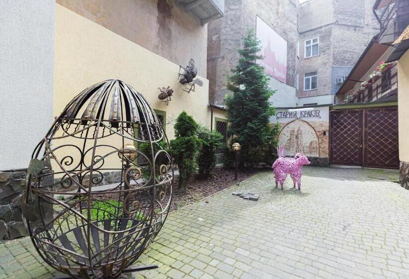 غرفة قياسية ثلاثية, Staryi Krakiv