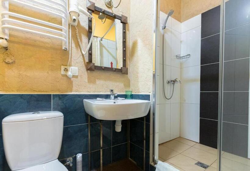 غرفة سوبيريور, Staryi Krakiv