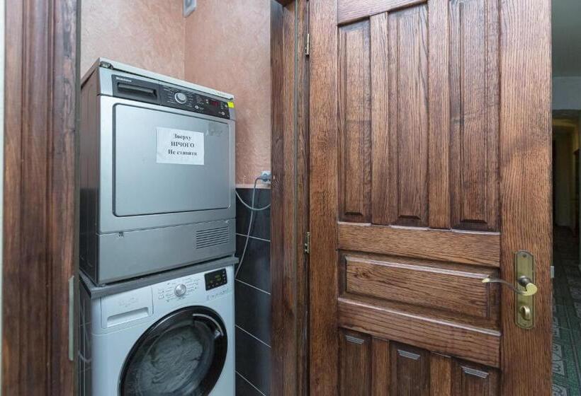 غرفة سوبيريور ثلاثية, Staryi Krakiv