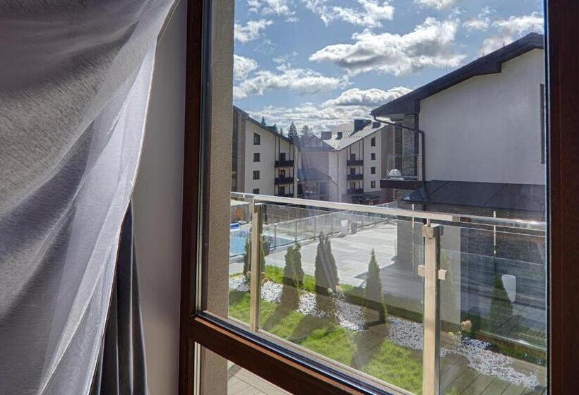 سوییت جونیور سوپریور, Karpatski Hotel & Spa