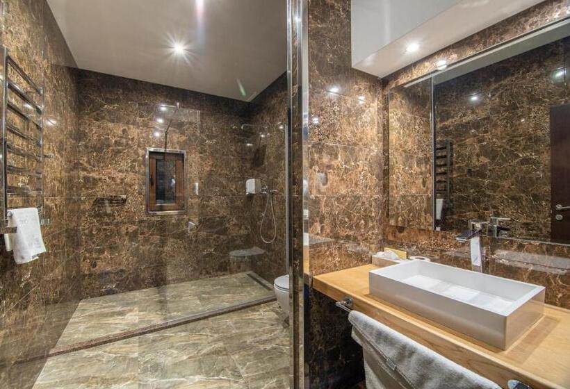 １ベッドルームハウス, Karpatski Hotel & Spa