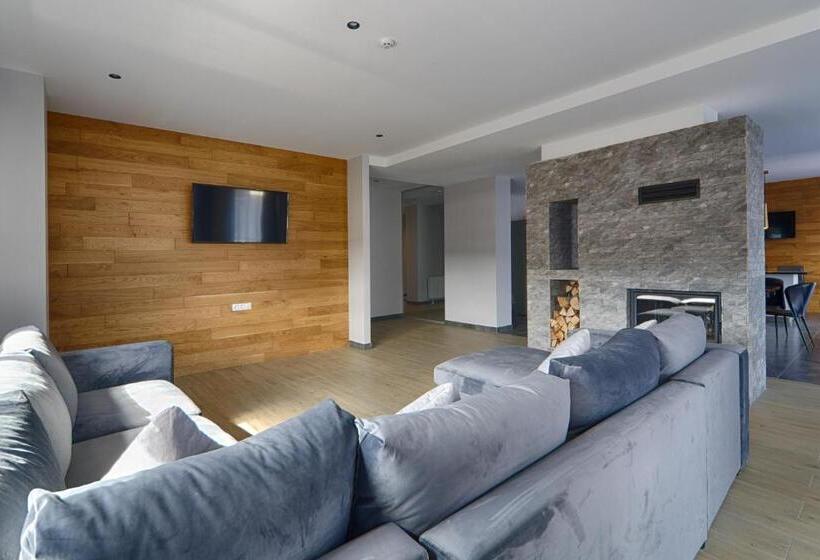 １ベッドルームハウス, Karpatski Hotel & Spa