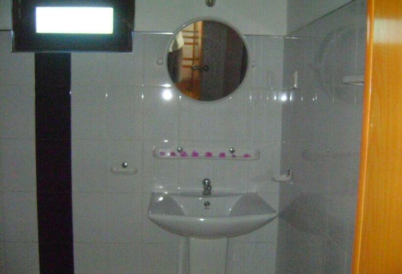 קוטג' דלוקס, Gems Garden Guest House