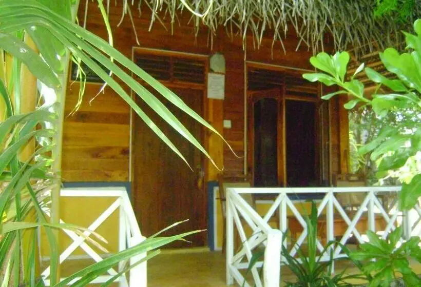 キャビン, Gems Garden Guest House