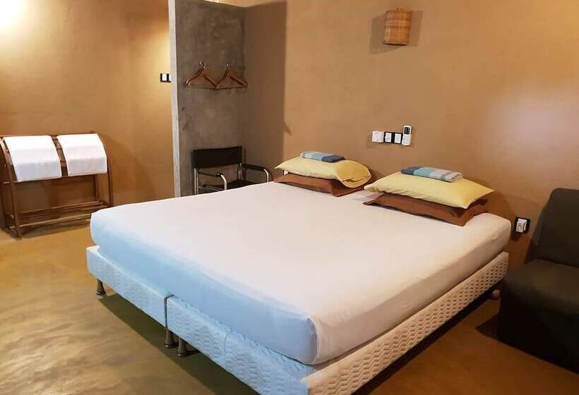 Quarto deluxe, My Village