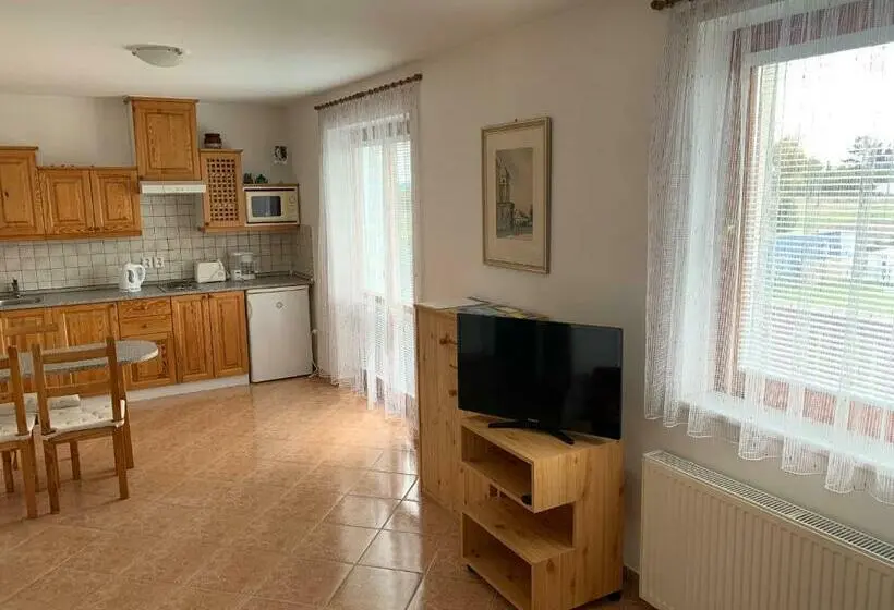 Sviitti Parveke, Pension 325