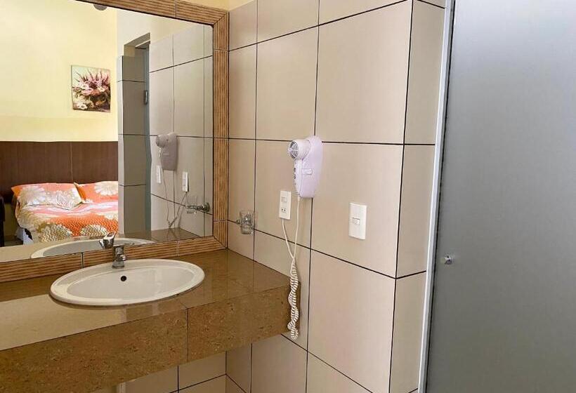 اتاق استاندارد چهار تخته, Mitru