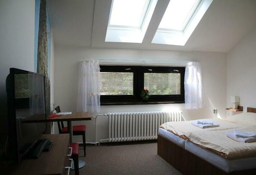 스위트, Pod Radnicí