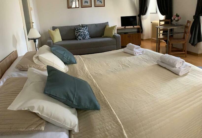 דירת חדר, U Apoštola