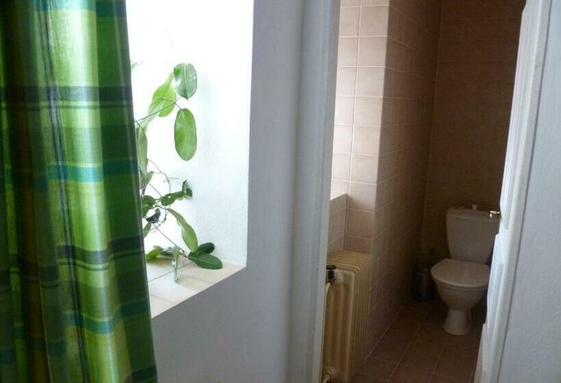 דירת חדר, U Apoštola