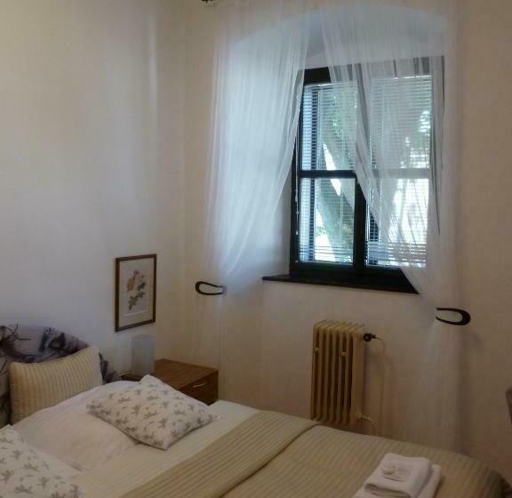 דירת חדר, U Apoštola