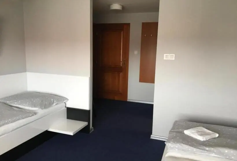 Standard Kolmen Hengen Huone, U Racka