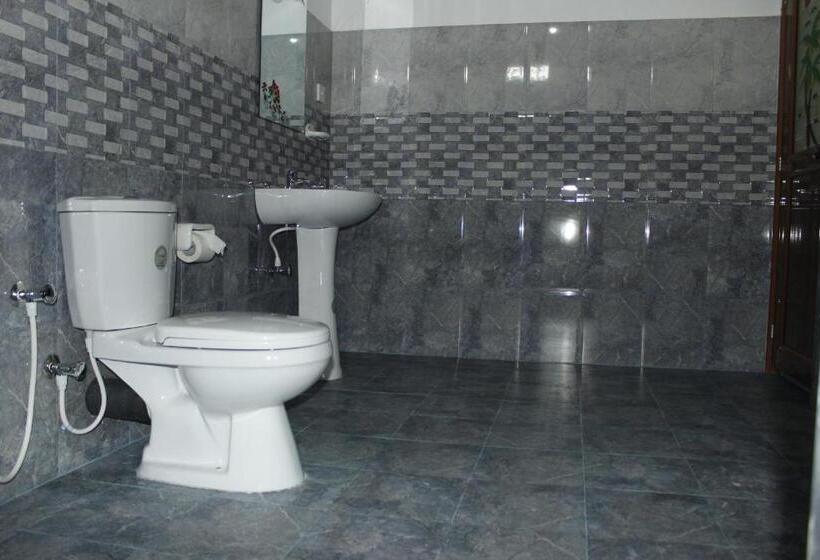 스탠다드 트리플 룸 풀장 전망, Liyanage Resort