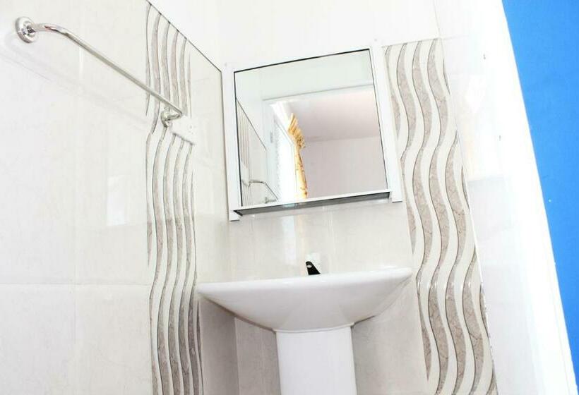 اتاق لوکس, Surasa Beach Resort