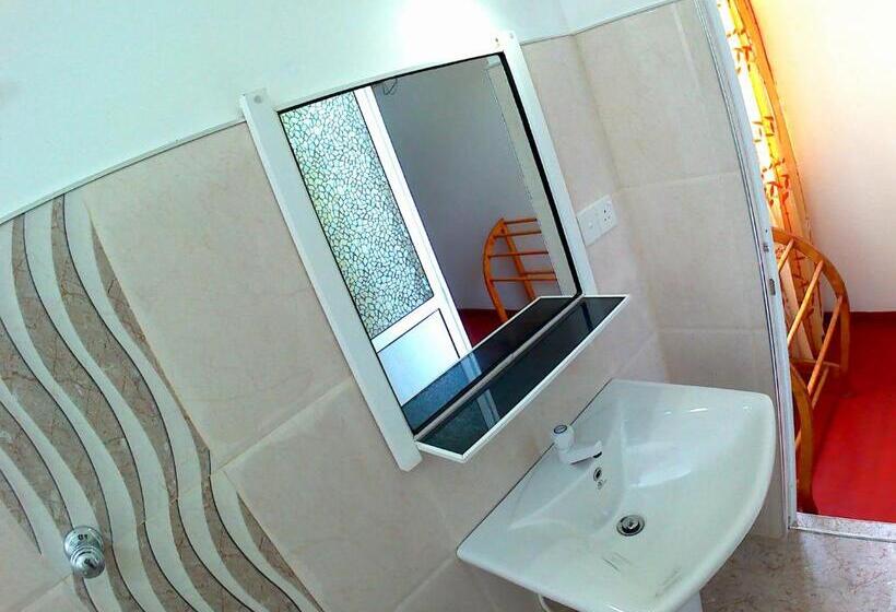 اتاق لوکس, Surasa Beach Resort