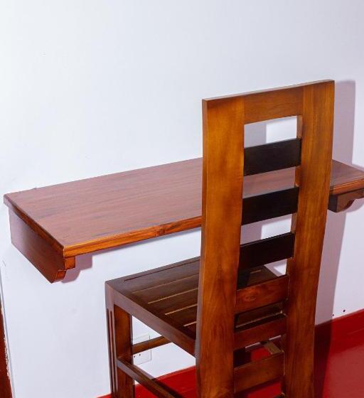 اتاق لوکس, Surasa Beach Resort