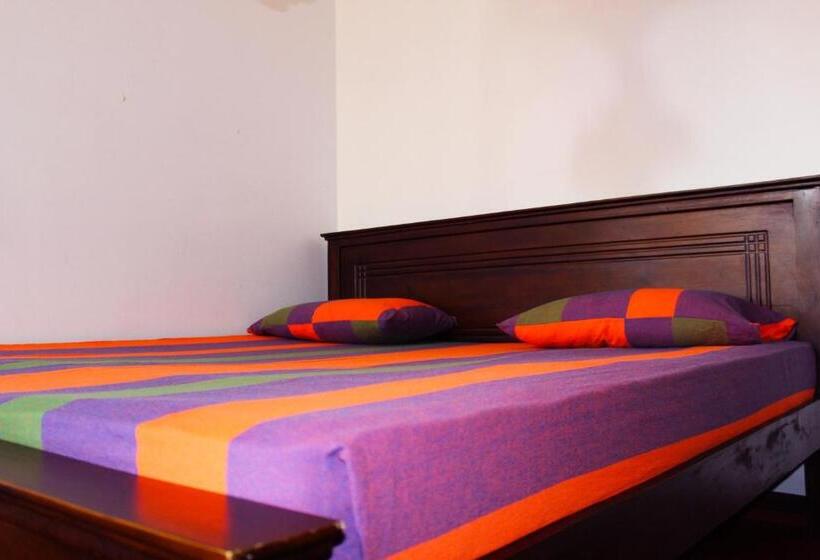 سوییت خانوادگی, Surasa Beach Resort