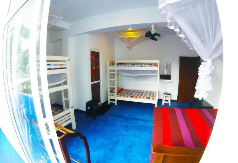 سوییت خانوادگی, Surasa Beach Resort