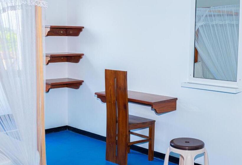 اتاق لوکس با بالکن و چشمانداز دریا, Surasa Beach Resort