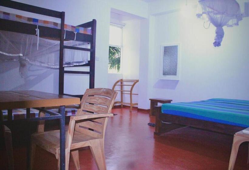 اتاق خانوادگی, Surasa Beach Resort