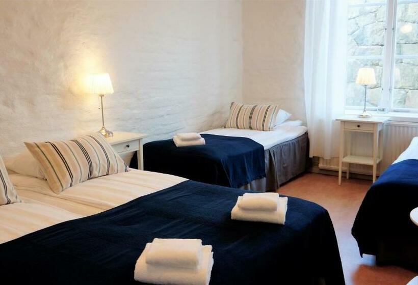 חדר סטנדרטי לארבעה עם חדר אמבטיה משותף, Fästningens