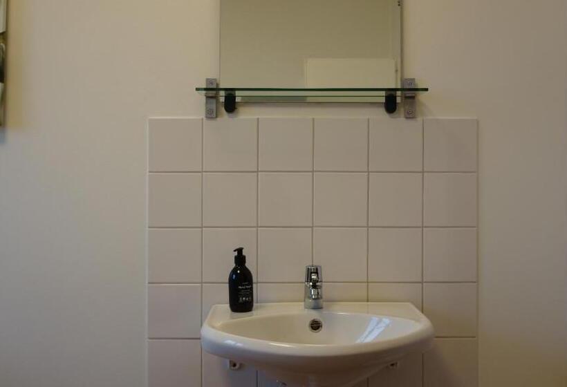 חדר סטנדרד יחיד חדר אמבטיה משותף, Fästningens