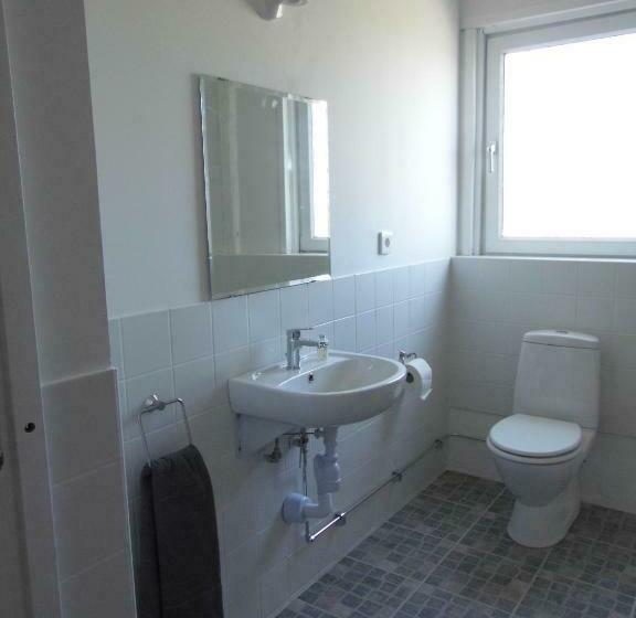 شقة غرفتين, Red Bird Farm