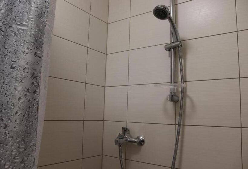 اتاق استاندارد سه تخته با سرویس بهداشتی مشترک, Hostel Lõuna