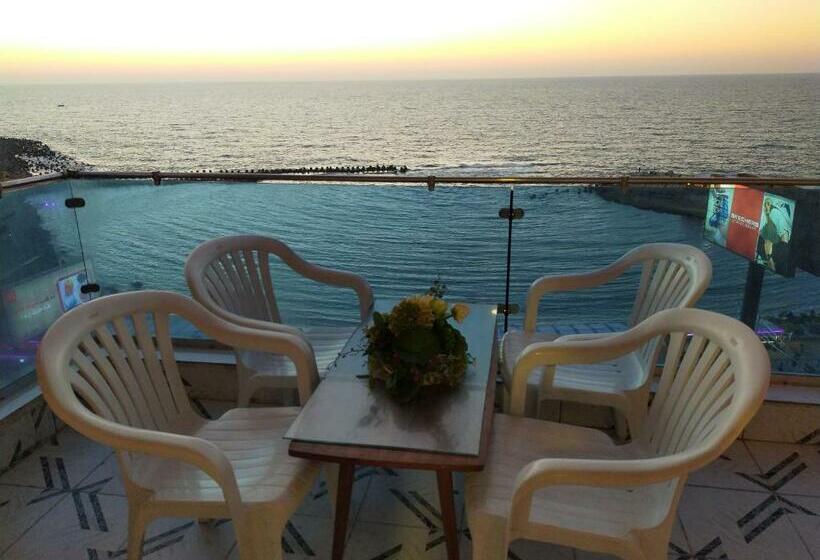 آپارتمان 3 خوابه با چشمانداز دریا, 26th Of July Apartments