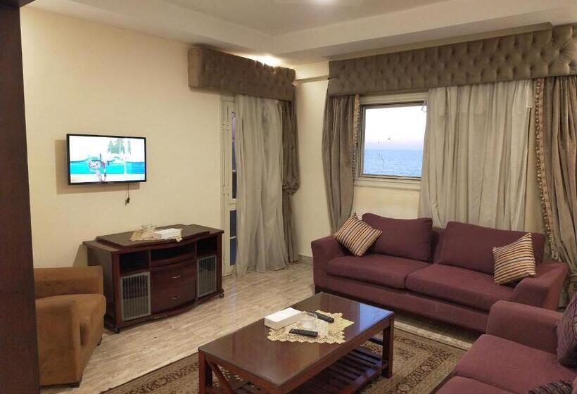 آپارتمان 3 خوابه با چشمانداز دریا, 26th Of July Apartments