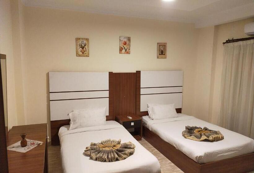 آپارتمان 3 خوابه با چشمانداز دریا, 26th Of July Apartments