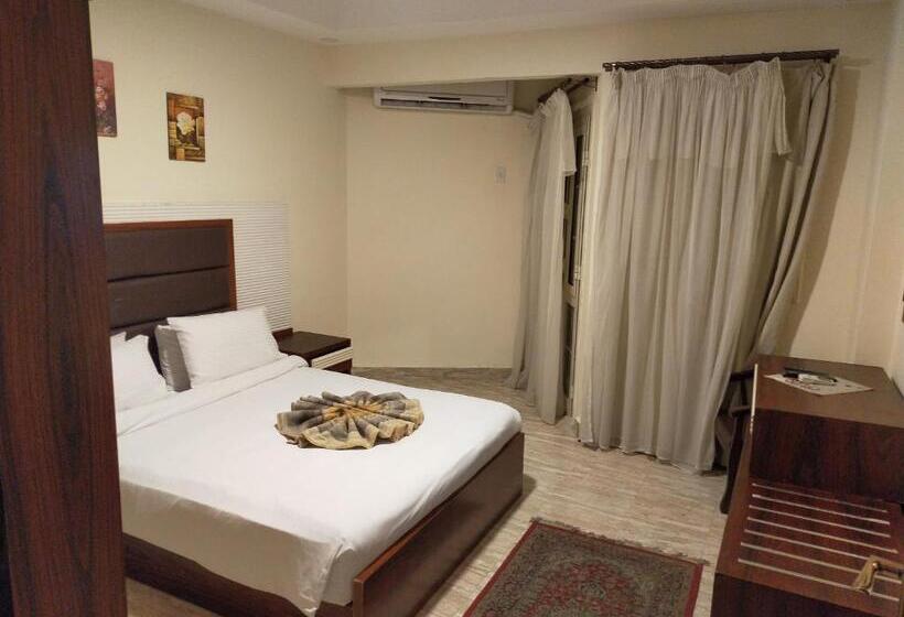 آپارتمان 3 خوابه با چشمانداز دریا, 26th Of July Apartments