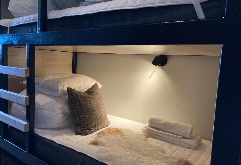 二段ベッド付き家族用アパートメント, Breidablikk Guesthouse