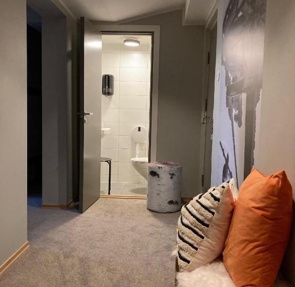 二段ベッド付き家族用アパートメント, Breidablikk Guesthouse