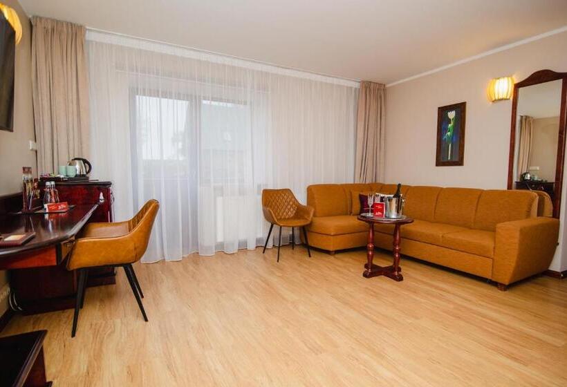 اتاق سوپریور خانوادگی, Legend