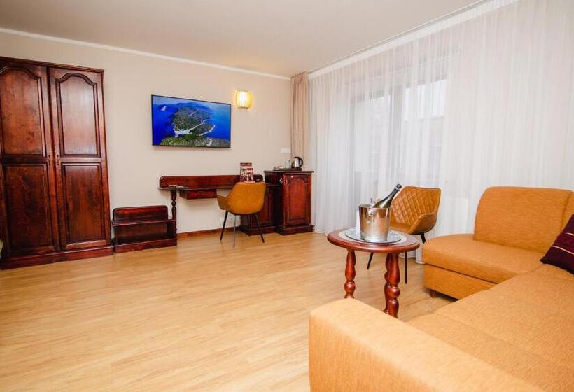 اتاق سوپریور خانوادگی, Legend