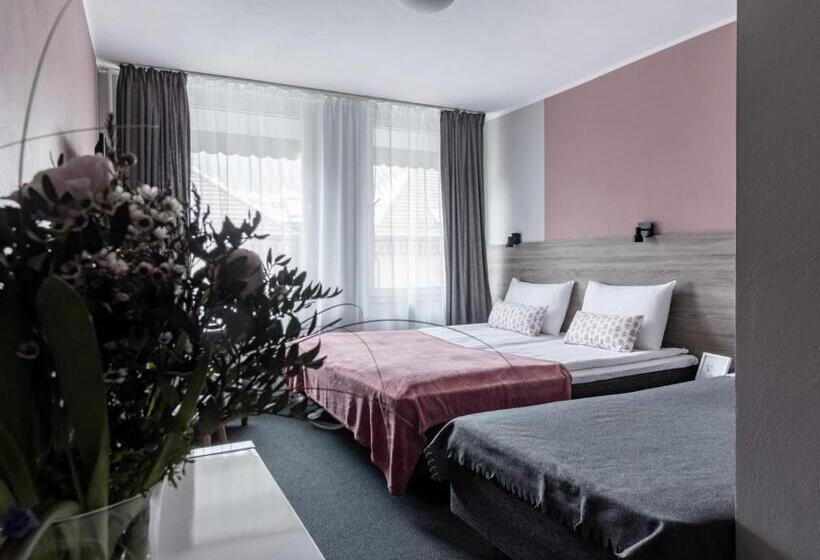 اتاق ساده سه‌ نفره, Park Hotel Vilnius