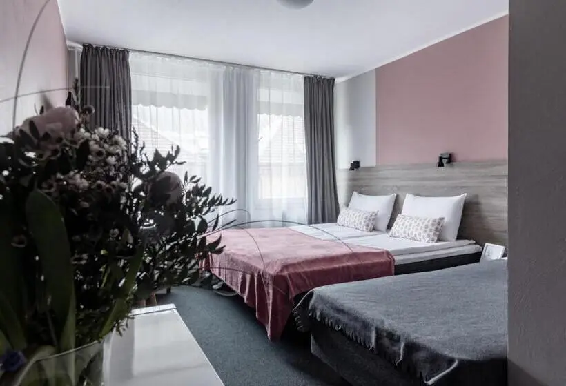 اتاق ساده سه‌ نفره, Park Hotel Vilnius
