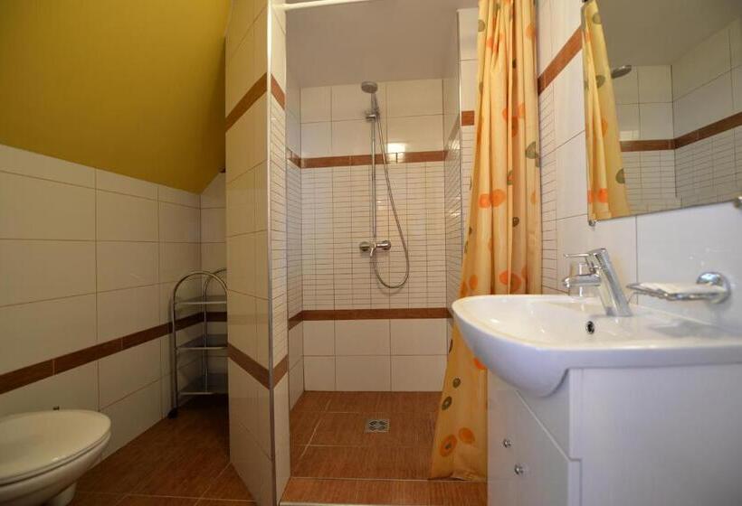 اتاق استاندارد, Raze