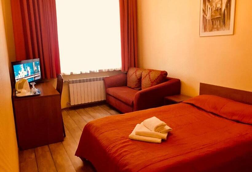 اتاق استاندارد, Raze