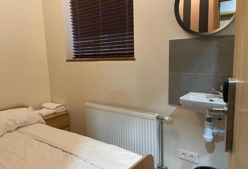 اتاق اکونومی یک تخته, Stay Express