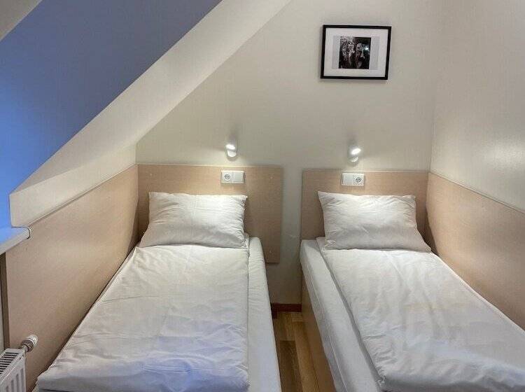 اتاق اکونومی, Stay Express